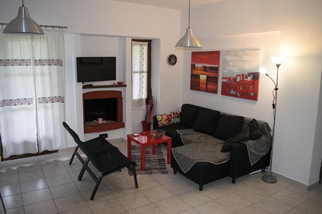 Mikiverna Houses By Miltiadis Kalyves Polygyrou Room photo