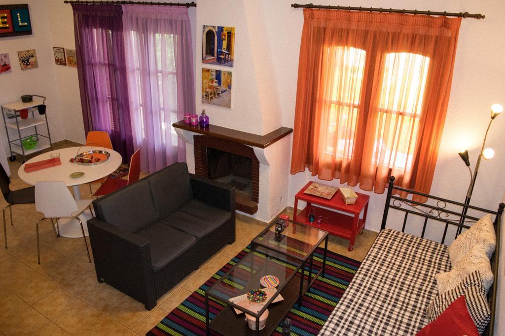 Mikiverna Houses By Miltiadis Kalyves Polygyrou Room photo